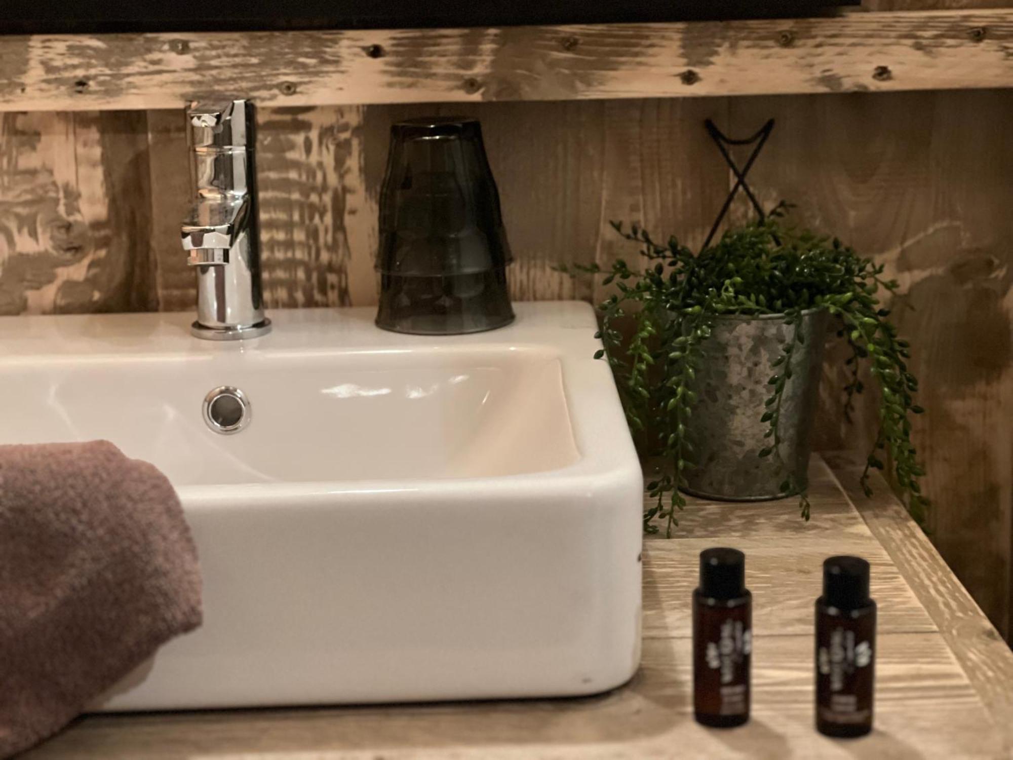 In De Hei Bed & Breakfast Mariahout Bagian luar foto